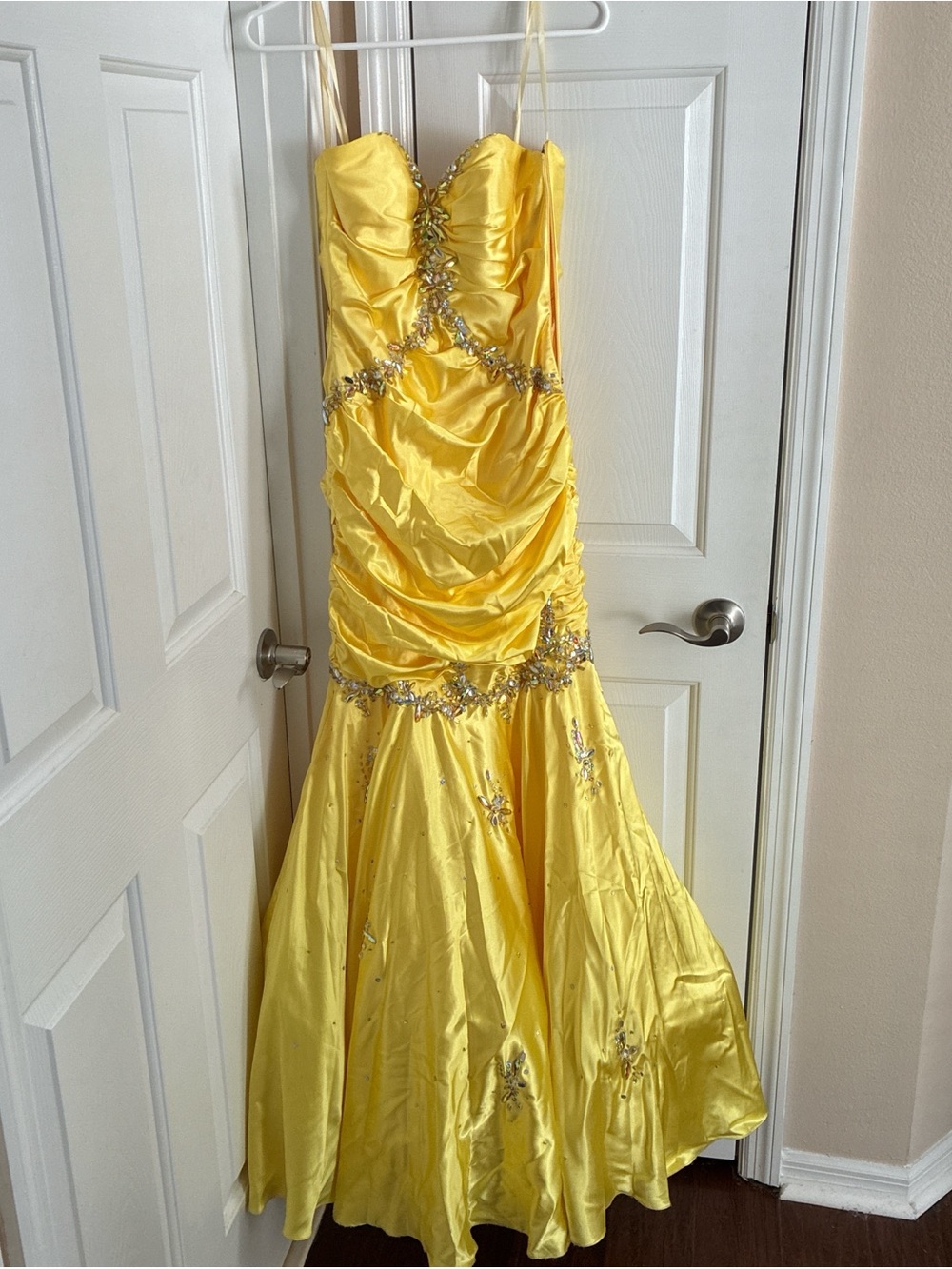 Yellow mermaid/trumpet style gown